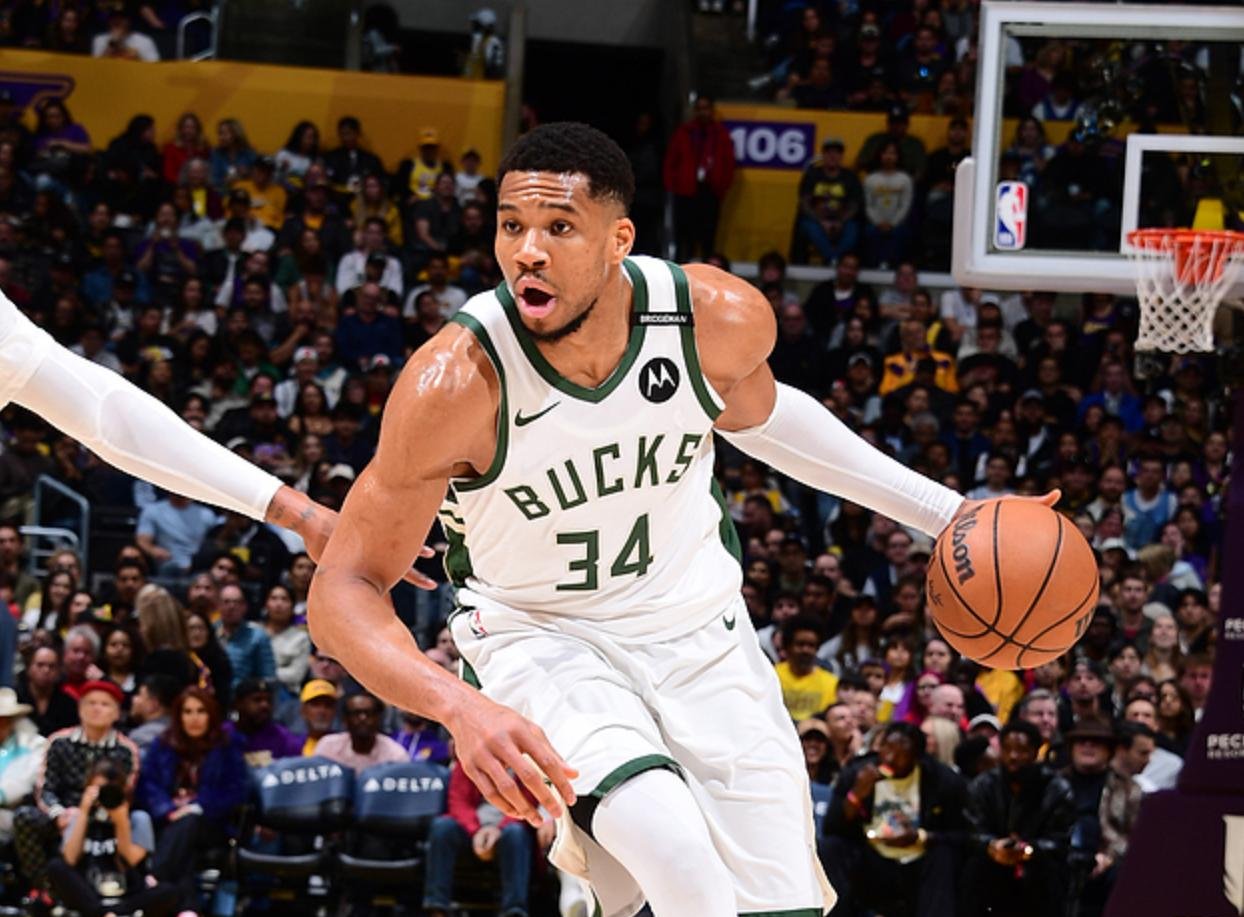 雄鹿力克湖人,麦科勒姆爆发神勇的简单介绍 雄鹿力克湖人,麦科勒姆爆发神勇的简单介绍